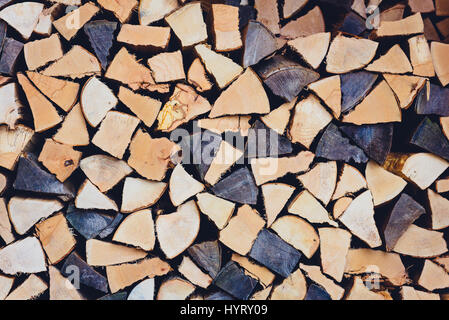 Pile ou pile de grumes de bois de feu naturel texture background. Résumé photo de grumes en bois naturel de texture. Banque D'Images