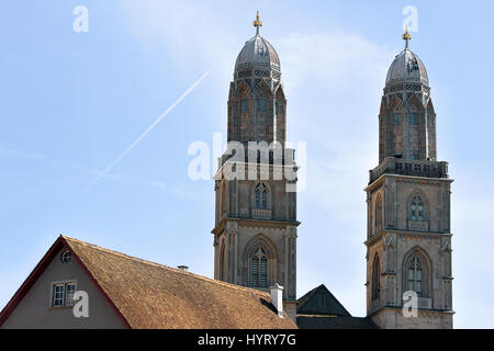 Tours de double église Grossmunster à Zurich, Suisse Banque D'Images