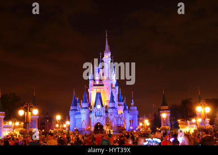 D'artifice à Walt Disneys Magic Kingdom Banque D'Images