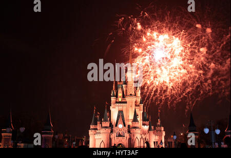 D'artifice à Walt Disneys Magic Kingdom Banque D'Images