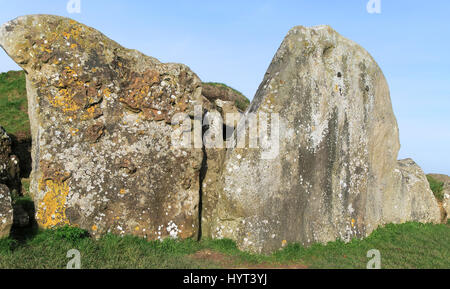 Monument funéraire néolithique long Barrow, West Kennet, près de Avebury, Wiltshire, England, UK Banque D'Images