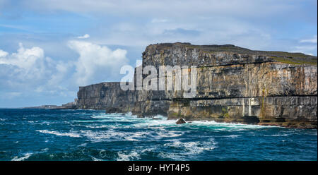 Falaises pittoresques de l'Inishmore, Îles d'Aran, Irlande Banque D'Images