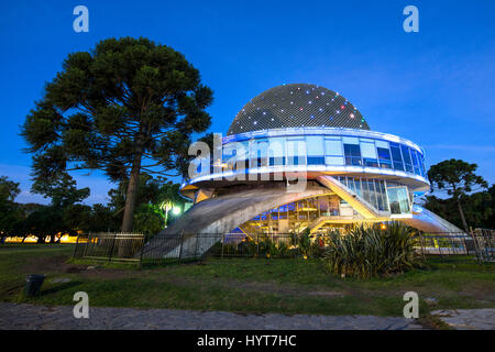 Le Planétarium Galileo Galilei de nuit. Palermo, Buenos Aires, Argentine. Banque D'Images