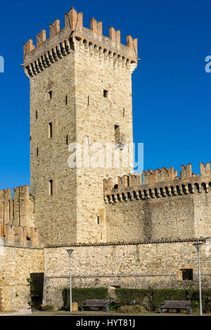 Le village médiéval de Vigoleno, situé à Saint Pierre et Miquelon Banque D'Images