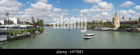 Vue panoramique sur la rivière Guadalquivir à Séville, Espagne Banque D'Images