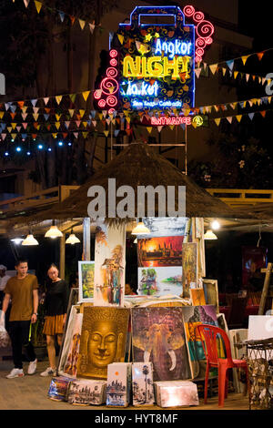 Vue verticale de l'entrée de la Marché nocturne d'Angkor à Siem Reap au Cambodge Banque D'Images