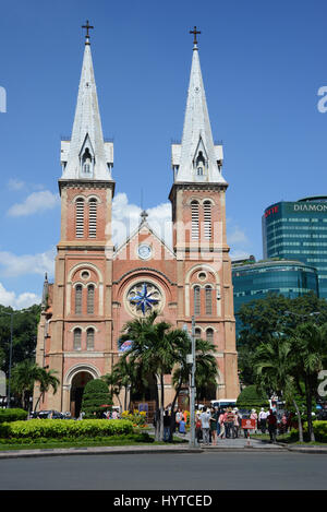 La Basilique Cathédrale de l'Immaculée Conception, Saigon (Ho Chi Minh Ville) Vietnam Banque D'Images