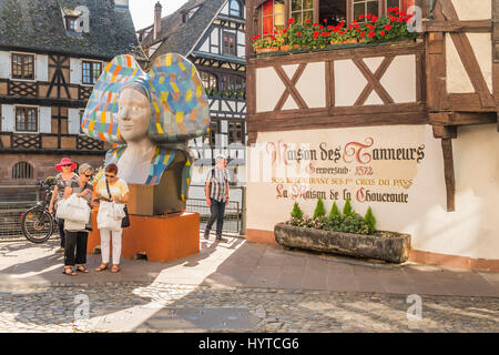 Les touristes en face de la maison des tanneurs, la maison de la choucroute, restaurant, Banque D'Images