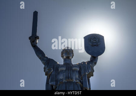 KIEV, UKRAINE - 9 août 2015 : Zoom sur le visage de la mère patrie monument, une partie du musée de la Grande guerre patriotique de Kiev, la patrie M Banque D'Images