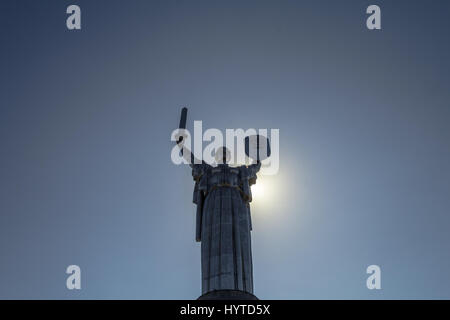 KIEV, UKRAINE - 9 août 2015 : Zoom sur le visage de la mère patrie monument, une partie du musée de la Grande guerre patriotique de Kiev, la patrie M Banque D'Images