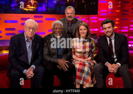 (De gauche à droite) Michael Caine, Morgan Freeman, Graham Norton, Gemma Whelan et Jack Whitehall pendant le tournage de The Graham Norton Show à la London Studios. Banque D'Images