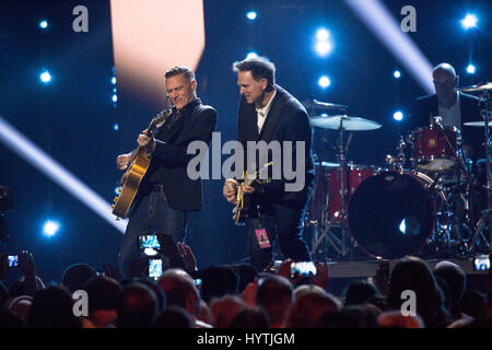 Bryan Adams fonctionne à la remise des Prix Juno 2017. Banque D'Images