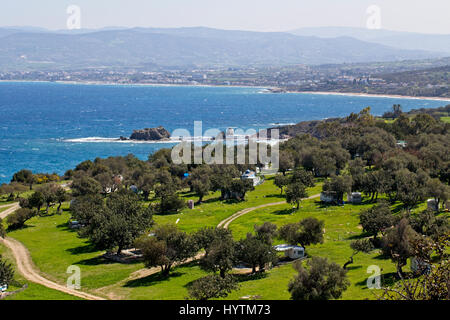 À la recherche d'un camping à Chrysohou Bay, Laatchi, polis et les montagnes Troodos, péninsule d'Akamas, Paphos, Chypre. Banque D'Images