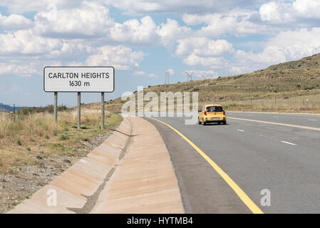 NOUPOORT, AFRIQUE DU SUD - le 21 mars 2017 : Le début de la Carlton Heights passent près de Noupoort, une petite ville de chemins de fer dans la province du Cap du Nord Banque D'Images