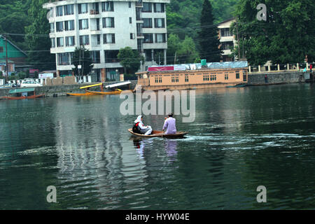 Rêvez un peu de rêve sur le lac Dal, UNE promenade shikara sur le lac Dal, une promenade romantique shikara, (photo Copyright © par Saji Maramon) Banque D'Images