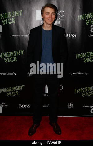 L'acteur Paul Dano assiste à la première 'Vice inhérent au cours de la 52ème Festival du Film de New York à l'Alice Tully Hall le 4 octobre 2014 à New York. Banque D'Images