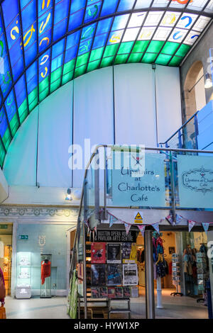 À l'intérieur de l'Arcade de Cavendish à Buxton, dans le Derbyshire Banque D'Images