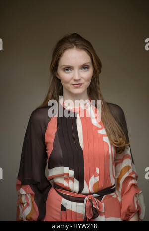 Modèle cmc0076149 Lily Cole qui agit dans le philanthrope au Trafalgar Studios, Whitehall, Londres. photographié sur le toit du théâtre. Banque D'Images