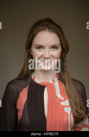 Modèle cmc0076149 Lily Cole qui agit dans le philanthrope au Trafalgar Studios, Whitehall, Londres. photographié sur le toit du théâtre. Banque D'Images