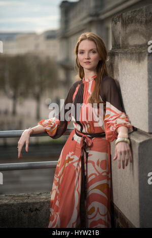 Modèle cmc0076149 Lily Cole qui agit dans le philanthrope au Trafalgar Studios, Whitehall, Londres. photographié sur le toit du théâtre. Banque D'Images