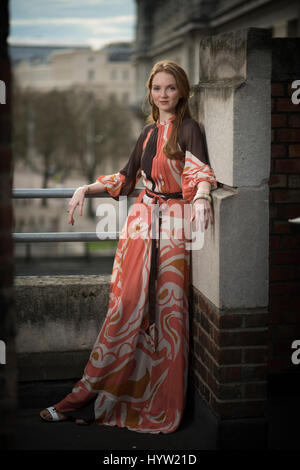 Modèle cmc0076149 Lily Cole qui agit dans le philanthrope au Trafalgar Studios, Whitehall, Londres. photographié sur le toit du théâtre. Banque D'Images