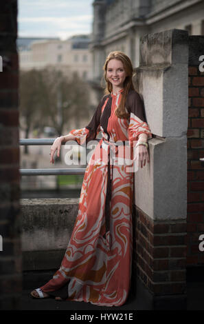 Modèle cmc0076149 Lily Cole qui agit dans le philanthrope au Trafalgar Studios, Whitehall, Londres. photographié sur le toit du théâtre. Banque D'Images