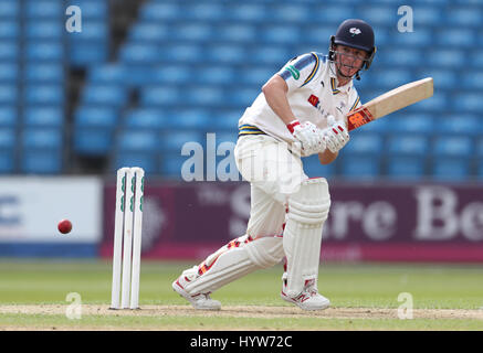 Yorkshire's Gary Ballance au cours de la première journée du championnat de cricket du comté de Specsavers, Division un match à Headingley, Leeds. Banque D'Images