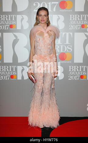 Natalia Vodianova assiste à la Brit Awards à l'O2 au 22 février 2017, à Londres Banque D'Images