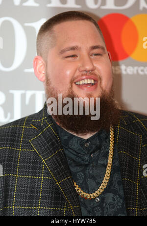 Rag'n'Bone Man assiste à la Brit Awards à l'O2 au 22 février 2017, à Londres Banque D'Images