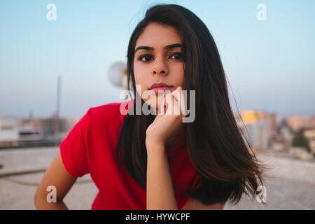 Document - Aranya Johar, 18 ans, élève de Mumbai est photographié à Mumbai, Inde, 15 mars 2017. Avec des mots clairs concernant le débat sur les questions de genre la jeune femme est présente dans les médias sociaux à travers le monde. (À L'ATTENTION DES RÉDACTEURS : EDITORIAL N'UTILISER QUE DANS LE CADRE DES RAPPORTS DE CRÉDIT OBLIGATOIRE : 'Tanay Kadel/dpa') Photo : Tanay Kadel/dpa Banque D'Images