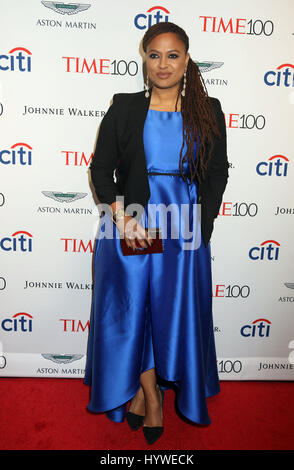 New York, New York, USA. Apr 25, 2017. AVA DUVERNAY directeur assiste à la fois 100 gala tenu Jazz at Lincoln Center. Credit : Nancy/Kaszerman ZUMA Wire/Alamy Live News Banque D'Images