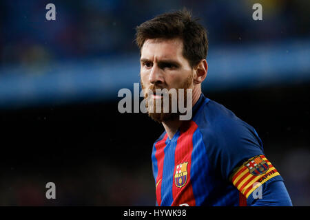 Barcelone, Espagne. Apr 26, 2017. Lionel Messi de Barcelone réagit au cours de la première division espagnole match de football contre Osasuna au Camp Nou à Barcelone, Espagne, le 26 avril 2017. Barcelone a gagné 7-1. Credit : Pau Barrena/Xinhua/Alamy Live News Banque D'Images