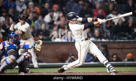 San Francisco, Californie, USA. Apr 26, 2017. Giants de San Francisco catcher Buster Posey (28) lors d'un match de baseball MLB entre les Dodgers de Los Angeles et les Giants de San Francisco à AT&T Park à San Francisco, Californie. Valerie Shoaps/CSM/Alamy Live News Banque D'Images