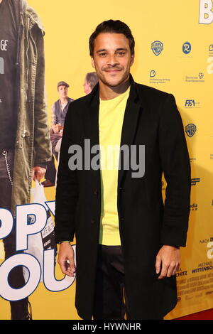 Hambourg, Allemagne, le 27 avril, 2017. Kostja Ullmann participant à la 'Happy Burnout' Premiere tenue à Hambourg Dammtor Cinemaxx,,Allemagne, 26.04.2017. Credit : T. Marque/Alamy Live News Banque D'Images