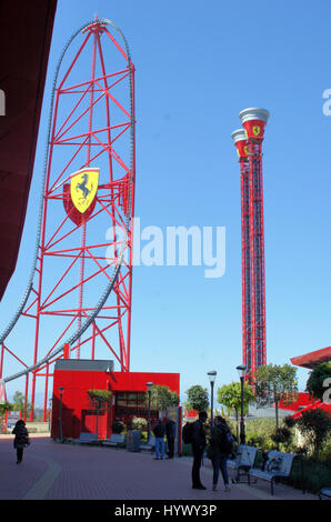 Vila Seca, Espagne. 6ème apr 2017. 'Red Force', le plus haut et le plus rapide grand huit vertical de l'Europe peut être vu au nouveau parc d'attractions Ferrari 'Land' à Vila Seca, Espagne, le 6 avril 2017. Le parc est situé au sud de Barcelone, près de Tarragone. Photo : Carola Frentzen/dpa/Alamy Live News Banque D'Images