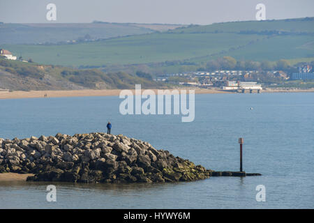 Weymouth, Dorset, UK. 7 avr, 2017. Météo britannique. Ciel bleu et soleil à la station balnéaire de Weymouth Dorset sur la côte jurassique. Crédit photo : Graham Hunt/Alamy Live News Banque D'Images