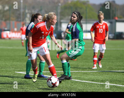 Ystrad Mynach, Pays de Galles, Royaume-Uni, 7 avril 2017 Nadia Lawrence de Galles au cours de l'amicale internationale des femmes entre pays de Galles et en Irlande du Nord au centre de l'excellence sportive, Ystrad Mynach, au Pays de Galles. Credit : Glitch Images/Alamy Live News Banque D'Images