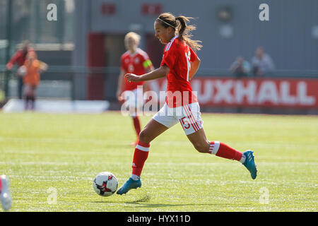 Ystrad Mynach, Pays de Galles, Royaume-Uni, 7 avril 2017 Charlie Estcourt de Galles au cours de l'amicale internationale des femmes entre pays de Galles et en Irlande du Nord au centre de l'excellence sportive, Ystrad Mynach, au Pays de Galles. Credit : Glitch Images/Alamy Live News Banque D'Images