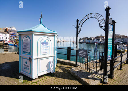 Weymouth, Dorset, UK. 7 avr, 2017. Météo britannique. Un ciel bleu et soleil au port à la station balnéaire de Weymouth Dorset sur la côte jurassique. Crédit photo : Graham Hunt/Alamy Live News Banque D'Images