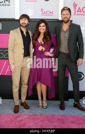 Las Vegas, NV, USA. 2ème apr 2017. LAS VEGAS - APR 2 : Dave Haywood, Hillary Scott, Charles Kelley à l'Academy of Country Music Awards 2017 à T-Mobile Arena le 2 avril 2017 à Las Vegas, NV Crédit : Kathy Hutchins/via Zuma Zuma/fil Wire/Alamy Live News Banque D'Images