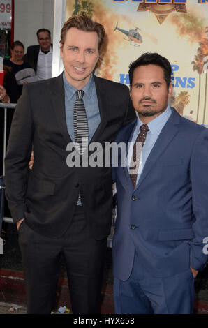 Los Angeles, CA, USA. Mar 20, 2017. LOS ANGELES - jan 20 : Dax Shepard, Michael Pena au ''Chips'' Los Angeles première au théâtre chinois de Grauman, IMAX le 20 mars 2017 à Los Angeles, CA : Crédit Hpa/via Zuma Zuma/fil Wire/Alamy Live News Banque D'Images