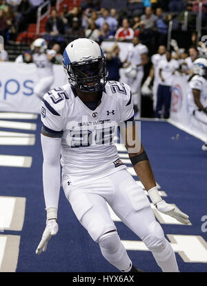 Washington DC, USA. 7 avr, 2017. Baltimore joueur célèbre Brigade une touche vers le bas pendant l'Arena Football League match entre la vaillance de Washington et de la Brigade de Baltimore au Verizon Center à Washington DC. Défaites la vaillance de Washington Baltimore Brigade, 51-38. Justin Cooper/CSM/Alamy Live News Banque D'Images