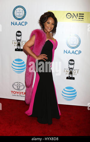 Pasadena, CA, USA. Feb 11, 2017. LOS ANGELES - jan 11 : Lynn Whitfield à la 48ème NAACP Image Awards Les arrivées à Pasadena Conference Centre le 11 février 2017 à Pasadena, CA Crédit : Kathy Hutchins/via Zuma Zuma/fil Wire/Alamy Live News Banque D'Images