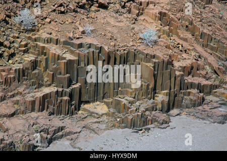 Les colonnes de basalte à Twyfelfontein, Damaraland, Namibie Banque D'Images