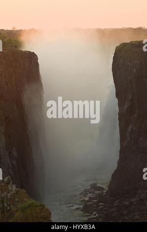 L'Afrique, les chutes Victoria, le Zambèze entre le Zimbabwe et la Zambie Banque D'Images