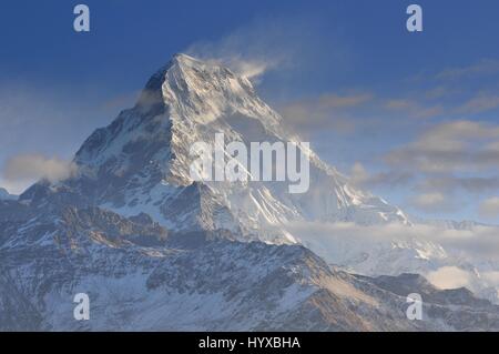 Le Népal, Ghorepani, Poon Hill, massif du Dhaulagiri, Himalaya, Annapurna Sud vue depuis la colline de Poon, Himalaya Banque D'Images