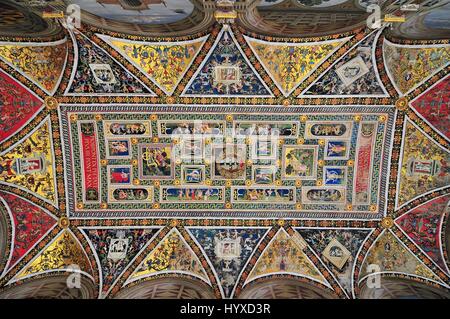 Les fresques de Pinturicchio dans la Bibliothèque Piccolomini du Duomo à Sienne, Italie Banque D'Images