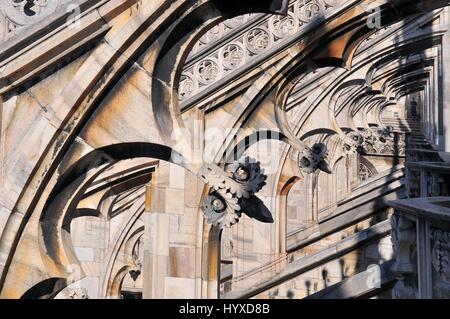 Des ornements sur des arcs-boutants, la cathédrale de Milan (Duomo di Milano, Milan, Italie) Banque D'Images