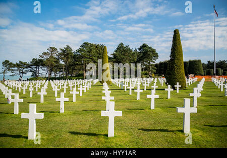 Traverse le cimetière américain près de Omaha Beach, à Colleville-sur-Mer, Normandie, France Banque D'Images