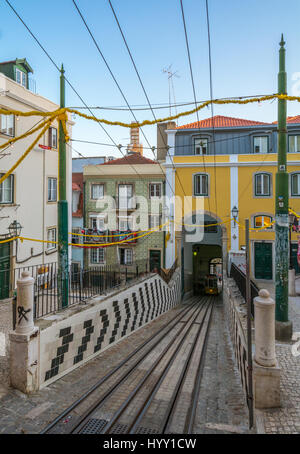 Elevador da Bica, Bairro Alto, Lisbonne, Portugal-June 28-2016 Banque D'Images